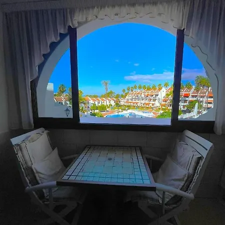 Few Steps From Golden Mile In Americas 아로나